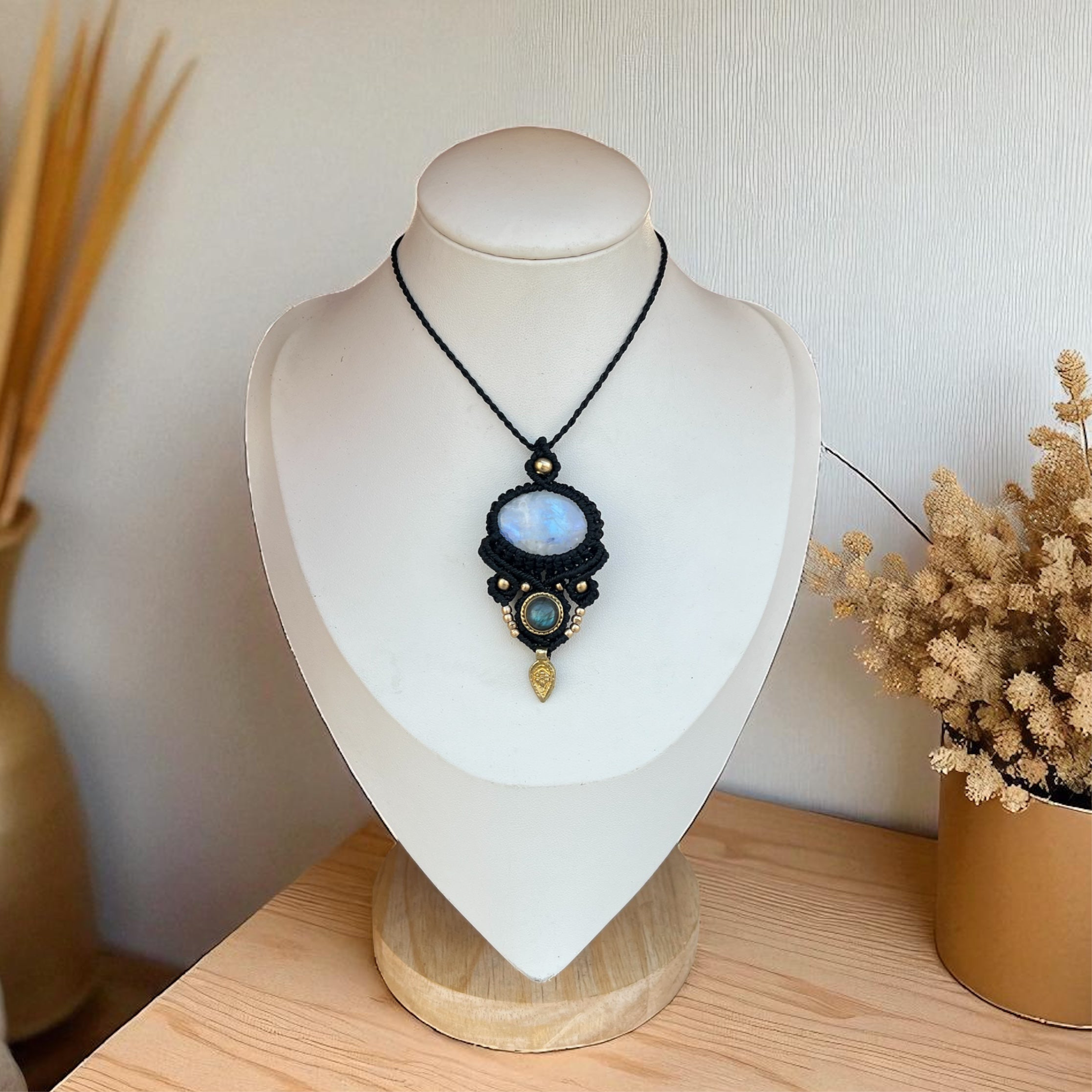 Rainbow Moonstone & Labradorite Necklace – Intuition & Protection