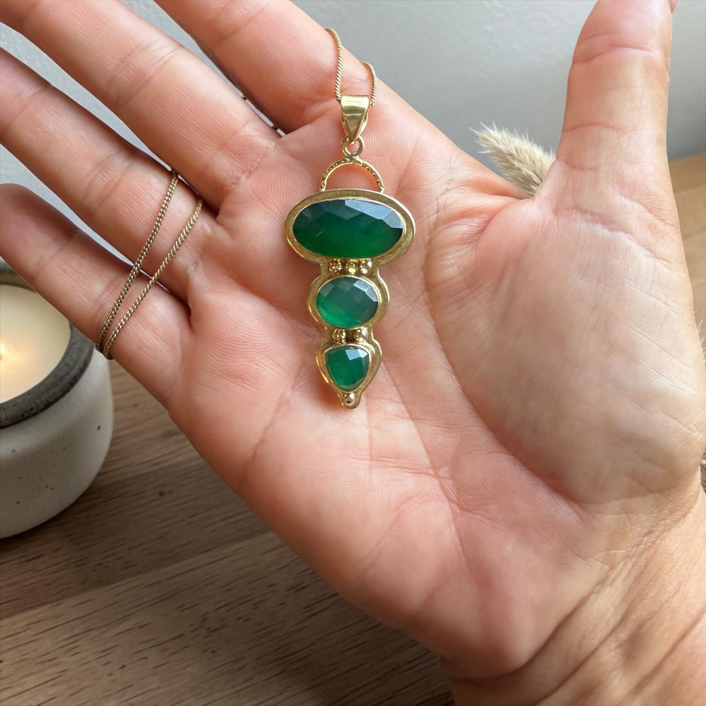 Green Aventurine Statement Necklace – Gold Pendant Necklace | Heart Chakra Crystal Jewelry | Adjustable Necklace