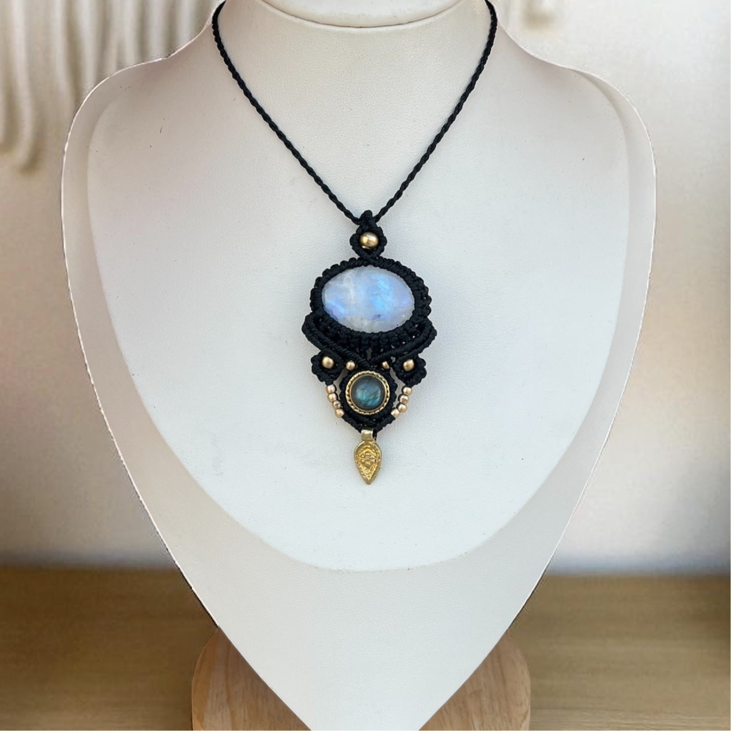 Rainbow Moonstone & Labradorite Necklace – Intuition & Protection